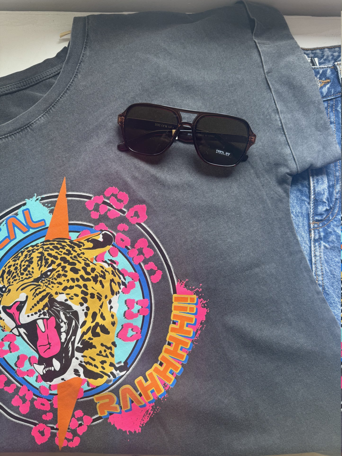 Tiger Tropical Tee - Grey