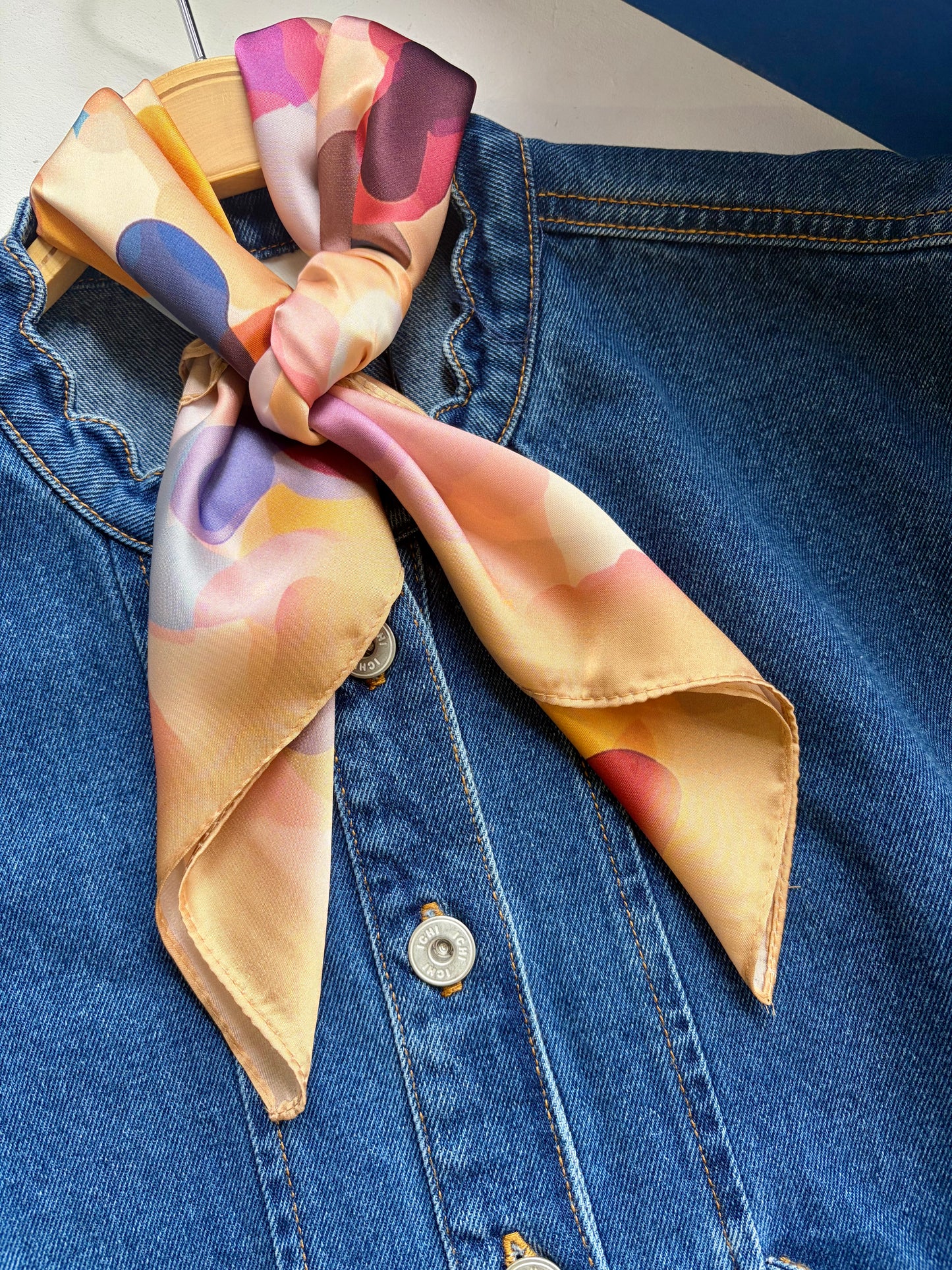 Abstract Scarf